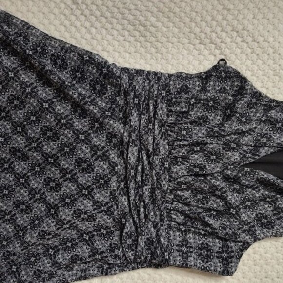 Evan-Picone Black White Patterned Halter Neck Dress Ruched Waist Size 12 - Picture 9 of 10